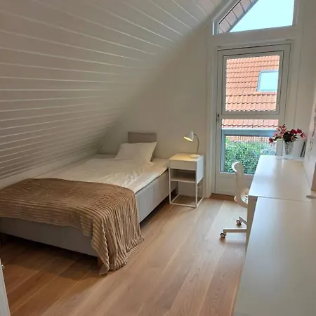 Luxury Scandinavian 3-bedroom House Near Ons With Parking Villa *