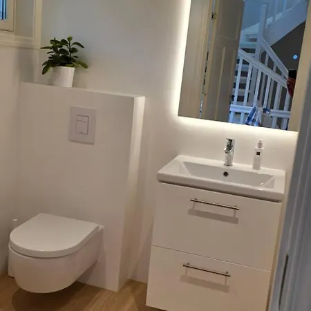 Luxury Scandinavian 3-bedroom House Near Ons With Parking Villa