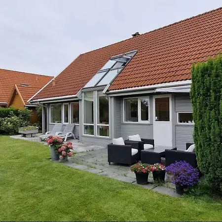 Villa Luxury Scandinavian 3-bedroom House Near Ons With Parking *